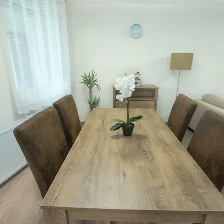 Pisztacia Apartman 公寓 *