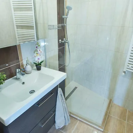 Pisztacia Apartman 公寓